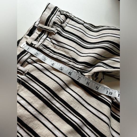 Club Monaco black, cream & white cropped jeans. Size 2 - Picture 4 of 8